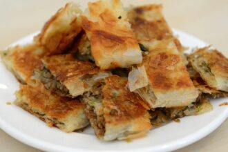 Antalya'nın eşsiz lezzetlerinden serpme börek